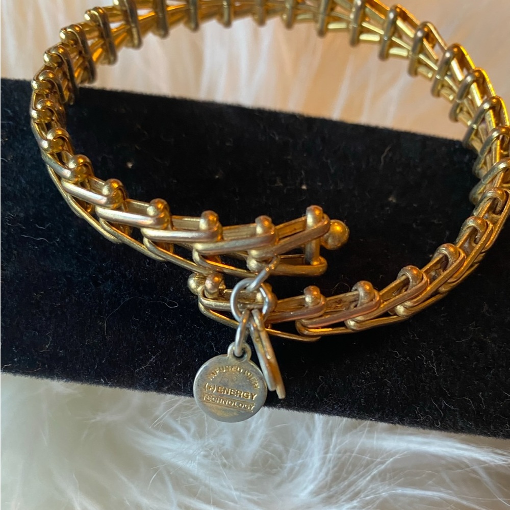 ALEX + ANI• UNIQUE GOLD BRACELET